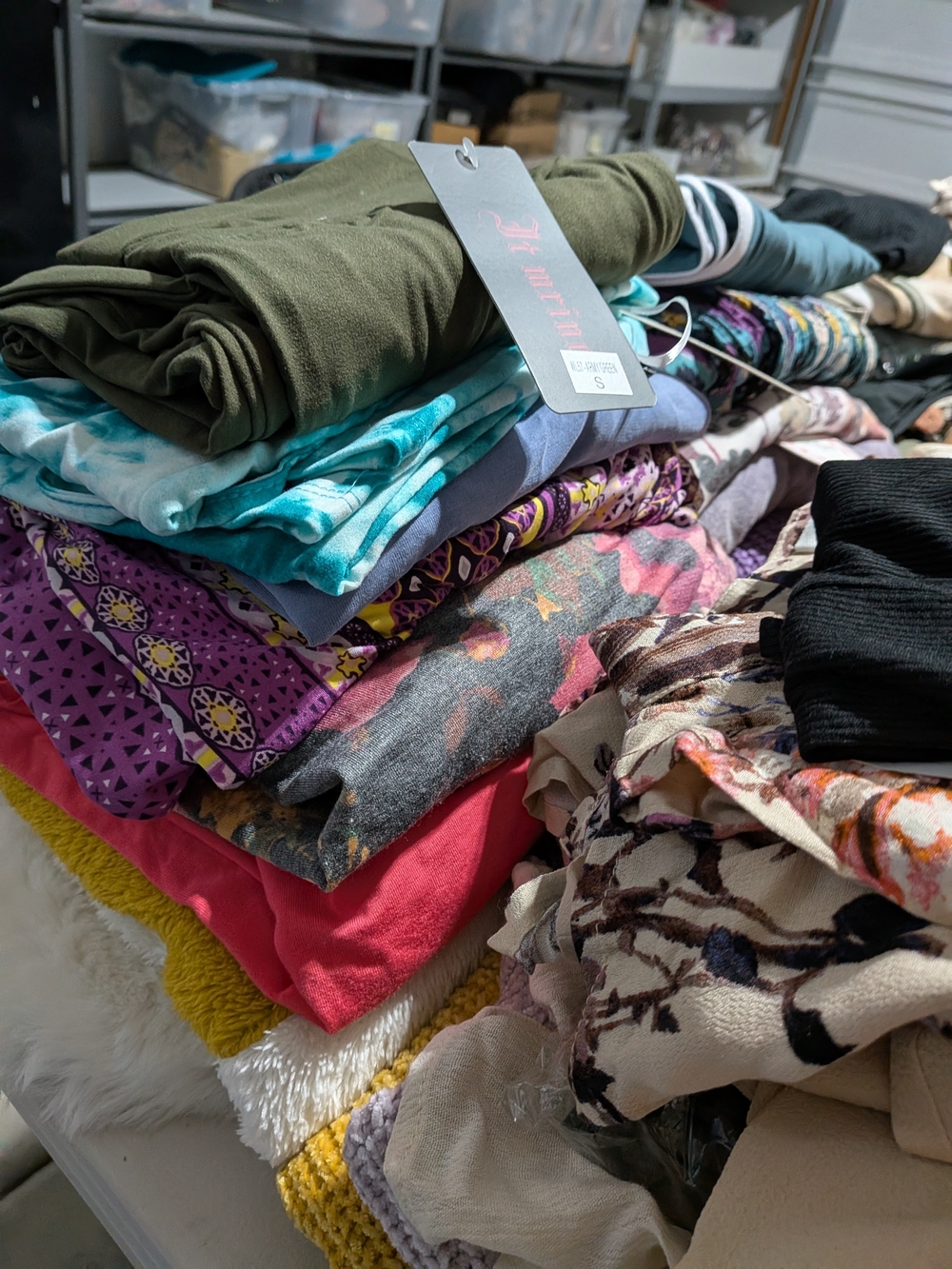 BOUTIQUE CLOTHING/MYSTERY BOX/WOMEN'S 10 PIECES OR 5LBS
